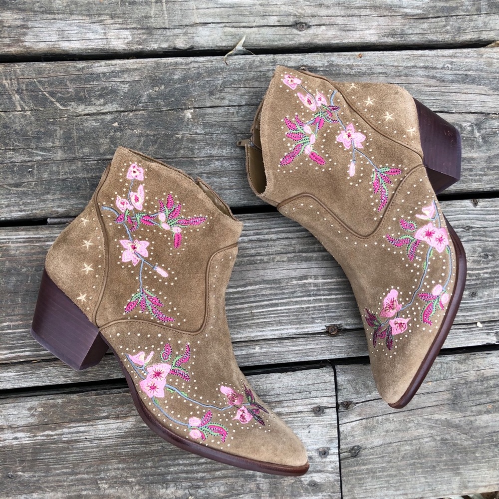 Gianni Bini embroidered Ramsie suede boots